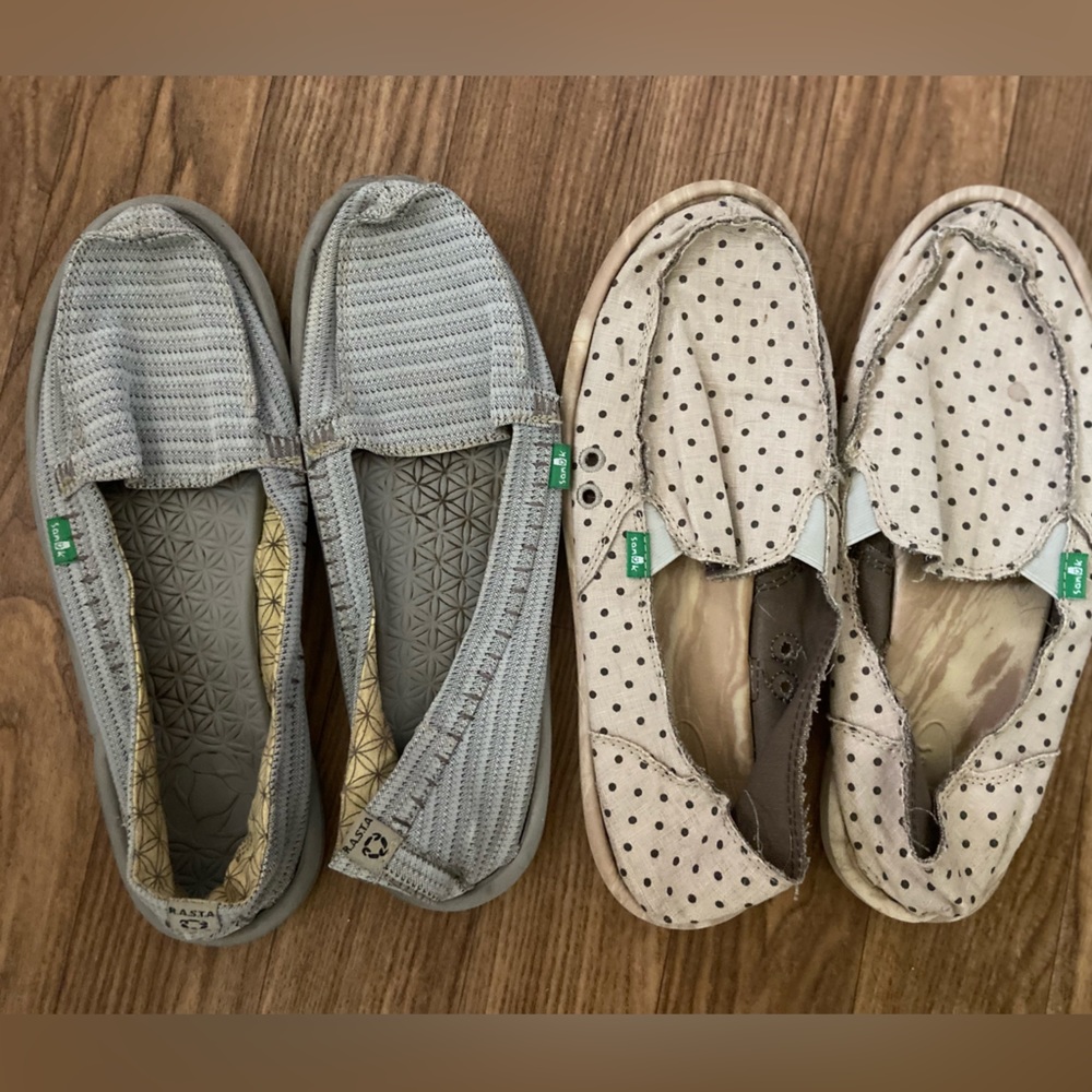 2 pairs of sanuk sidewalk surfers. Tan w/ brown dots and grey sz 10
